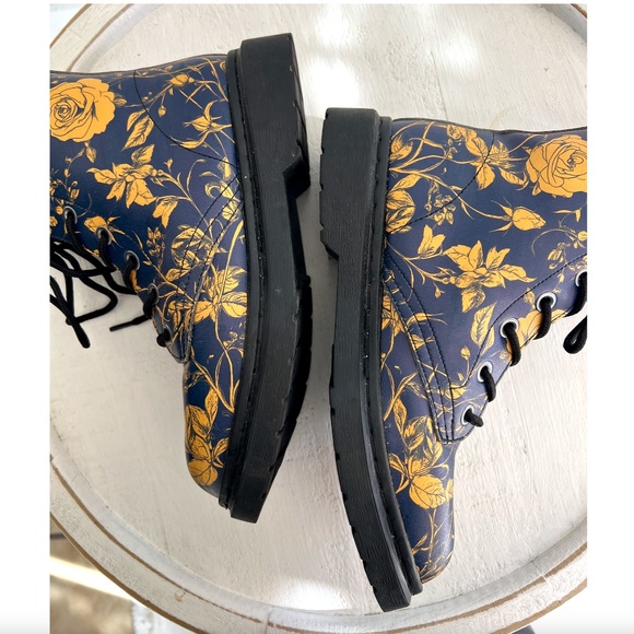 ROGUE & WOLF Royal Rose Romance Vegan Leather Lace Up Boots - 39/ U.S. 7.5 - Picture 7 of 12